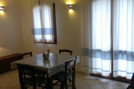 Appartamento Azzurro Con Balcone E Panorama Sul Paese 圣特雷莎加卢拉 外观 照片