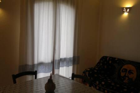 Appartamento Azzurro Con Balcone E Panorama Sul Paese 圣特雷莎加卢拉 外观 照片