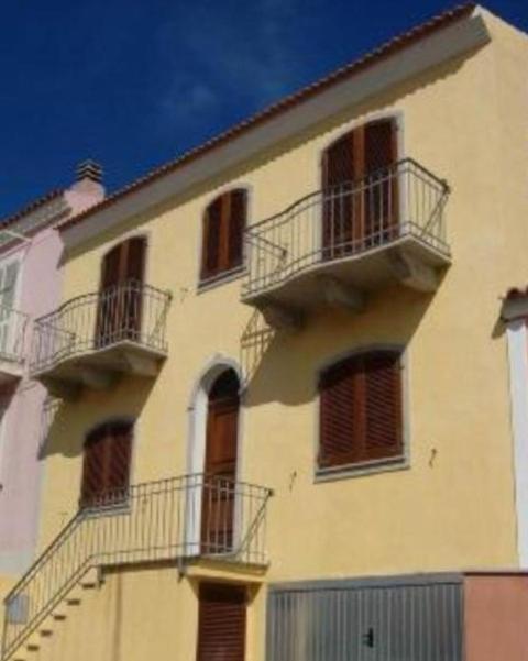Appartamento Azzurro Con Balcone E Panorama Sul Paese 圣特雷莎加卢拉 外观 照片